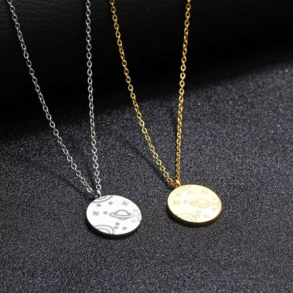 Coin Necklace Delicate - Moeda de aço inoxidável mapa mundi