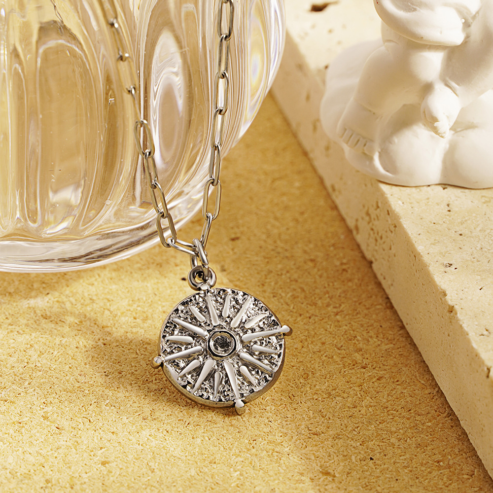 Colar com Pingente Redondo de  - Coin Necklace Delicate avaliação e preço