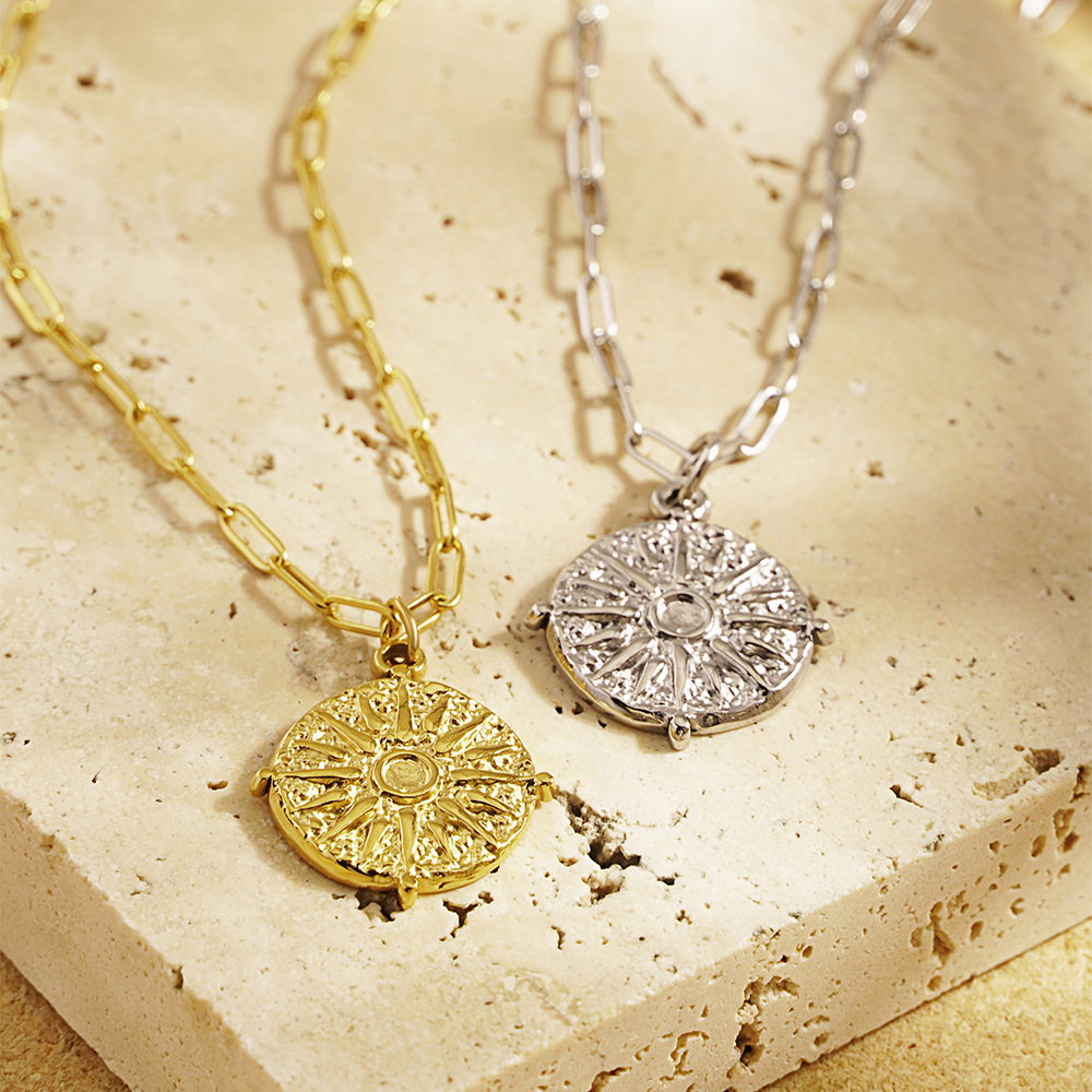 Colar com Pingente Redondo de  - Coin Necklace Delicate avaliação e preço